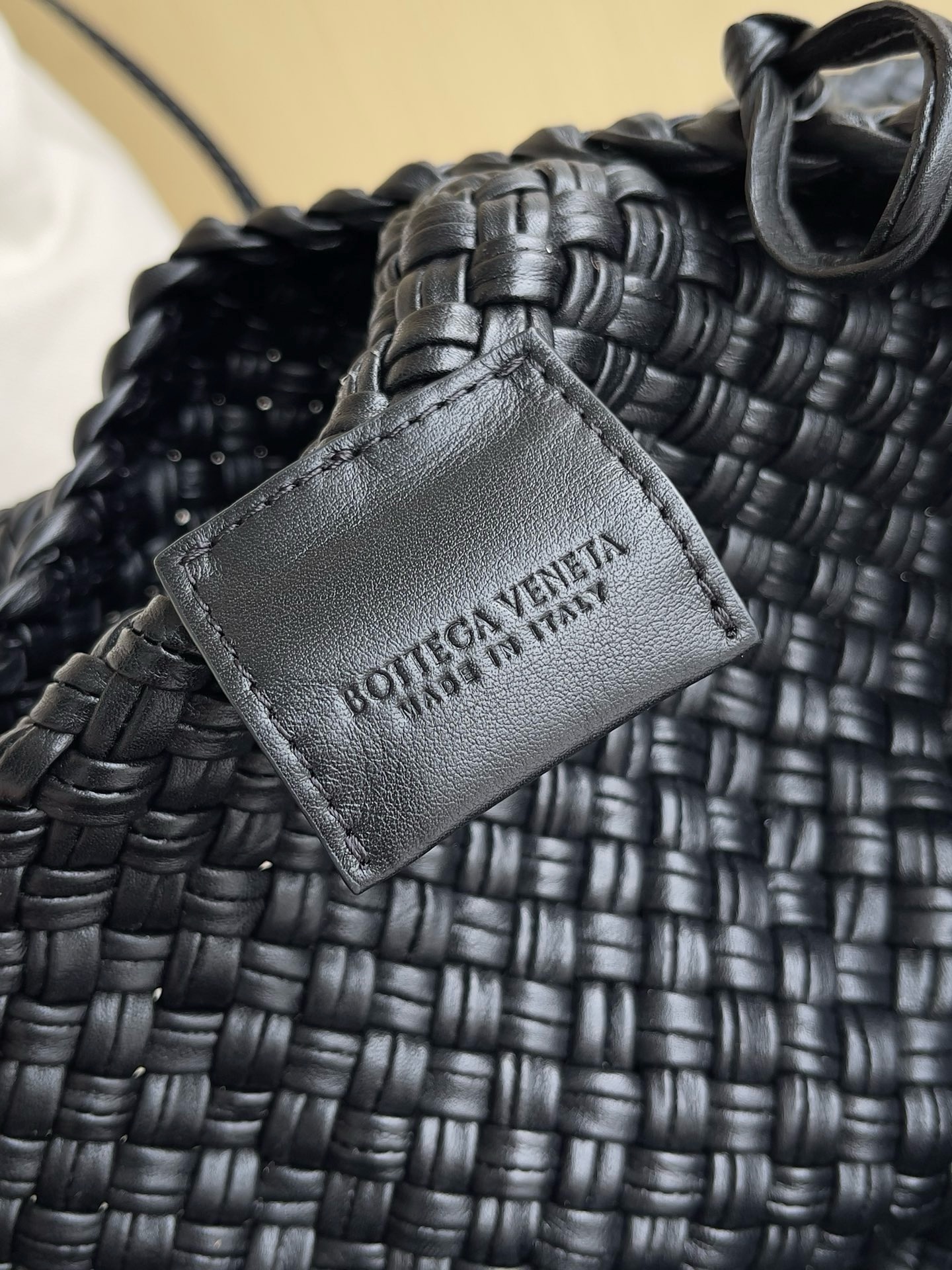 BV Tosca Shoulder Bag - Image 8