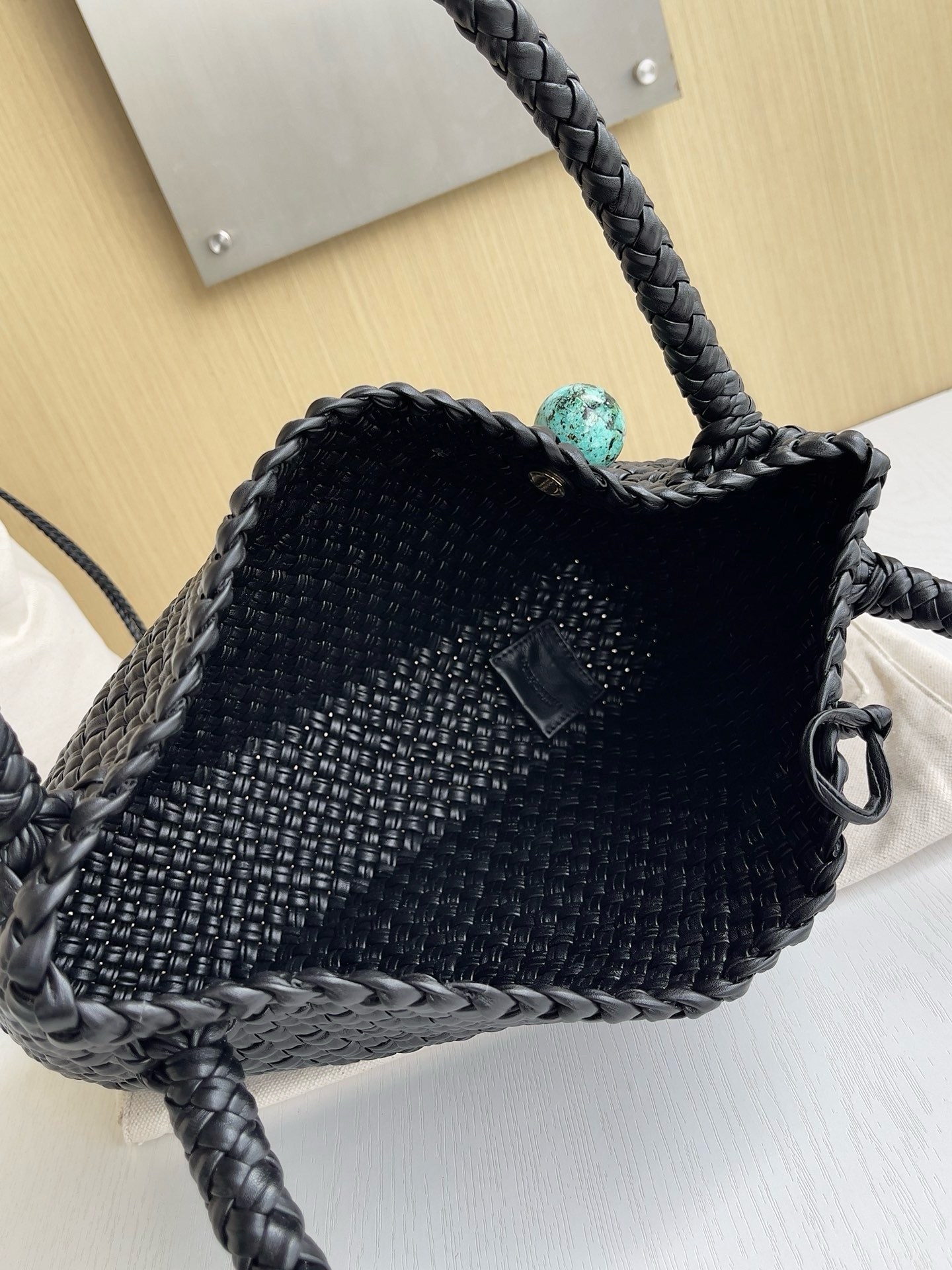 BV Tosca Shoulder Bag - Image 4