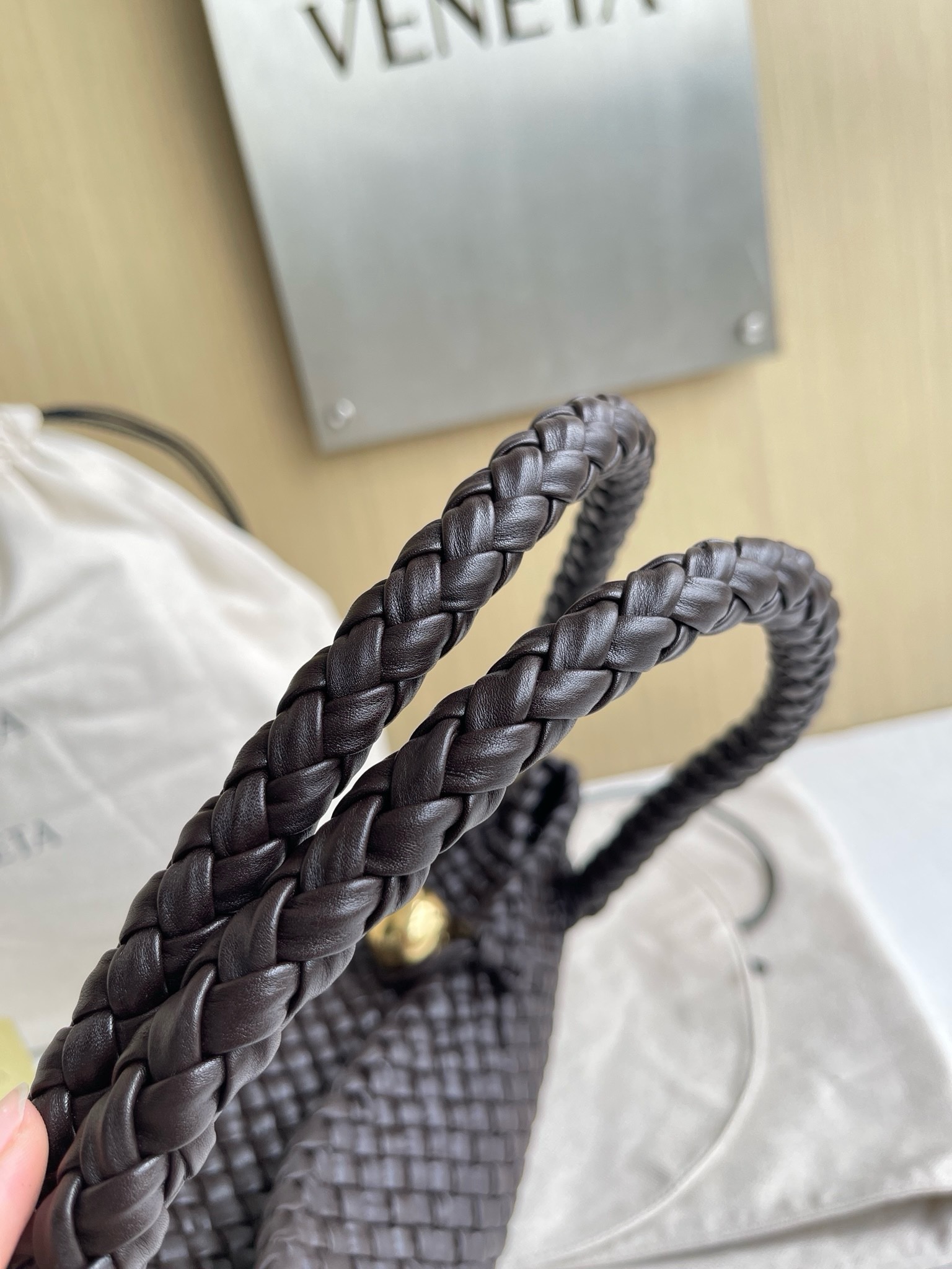 BV Tosca Shoulder Bag - Image 5