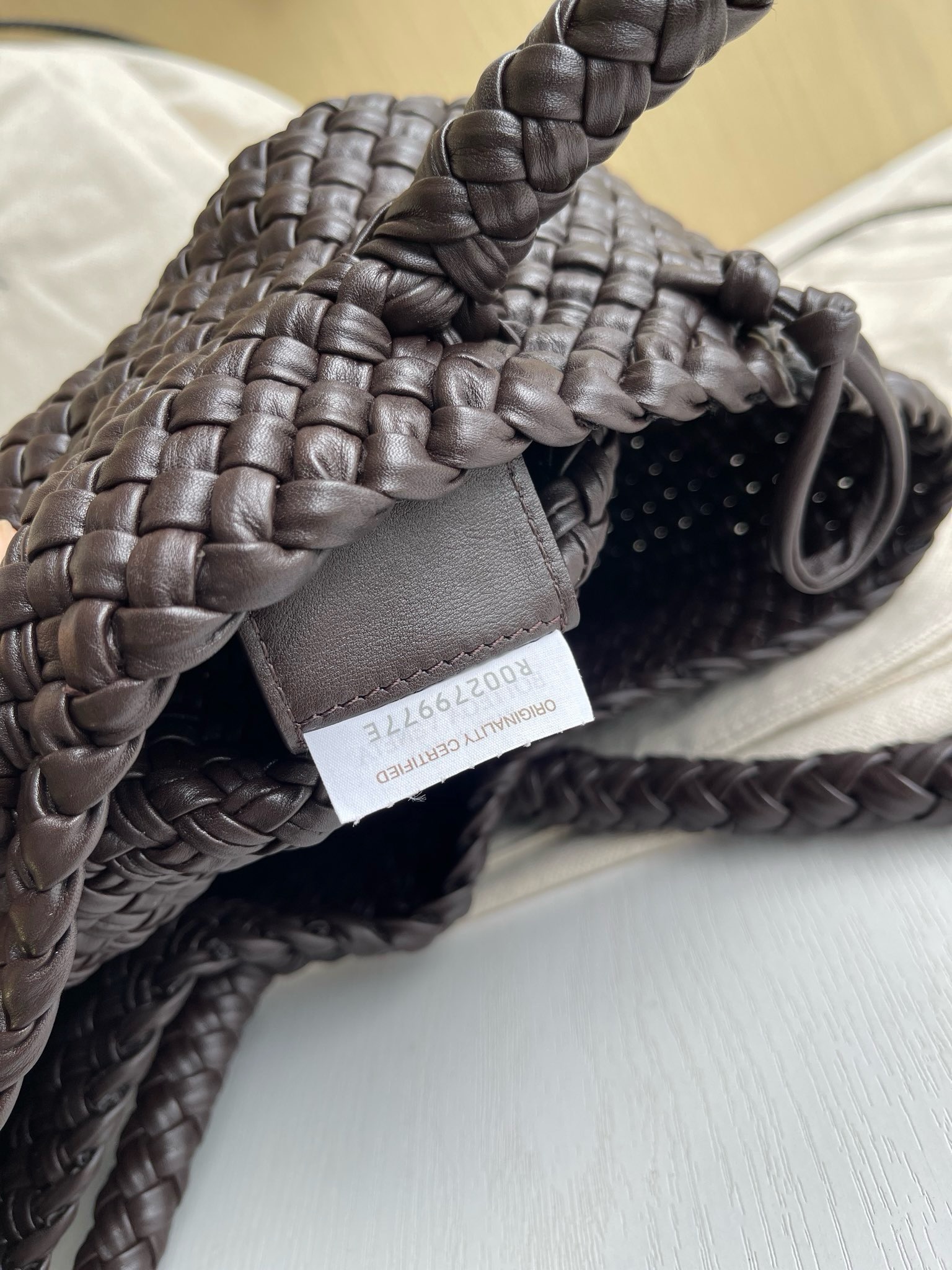 BV Tosca Shoulder Bag - Image 7