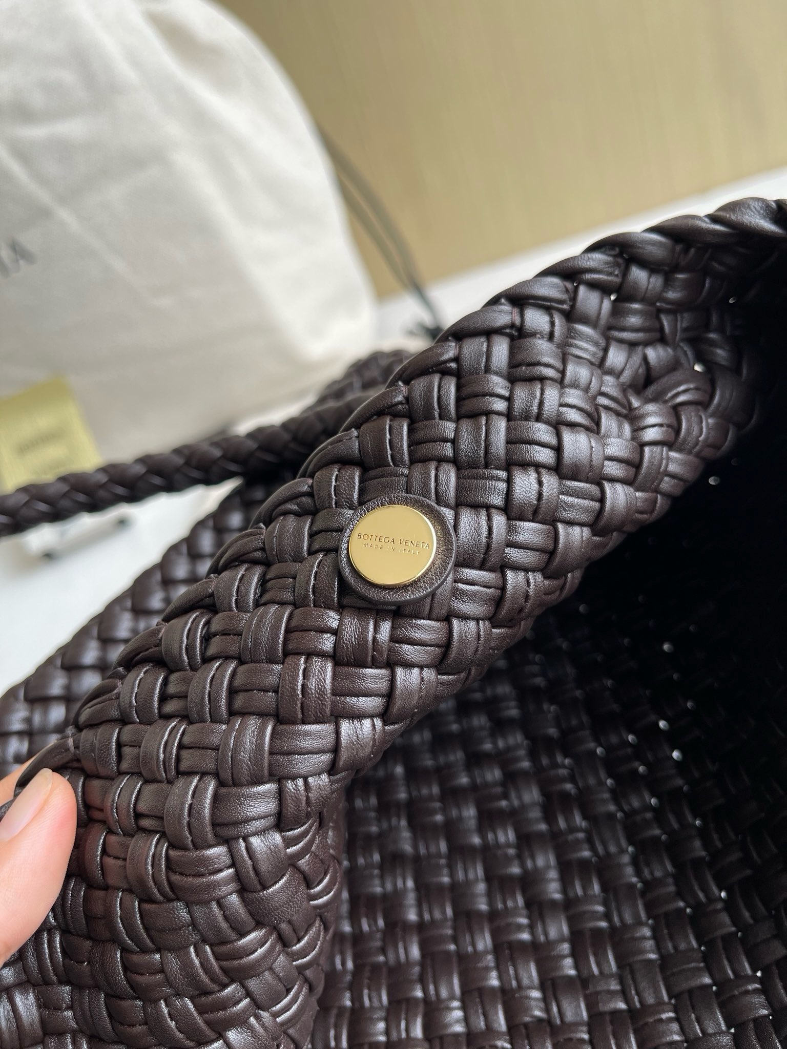 BV Tosca Shoulder Bag - Image 9