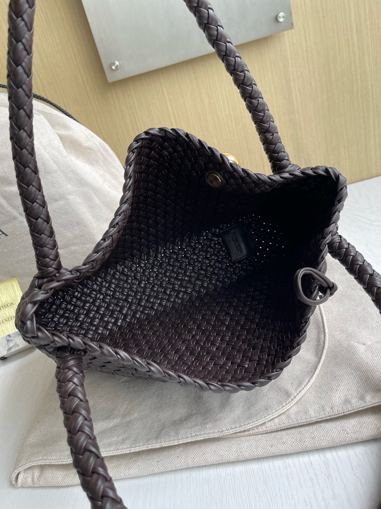 BV Tosca Shoulder Bag - Image 4