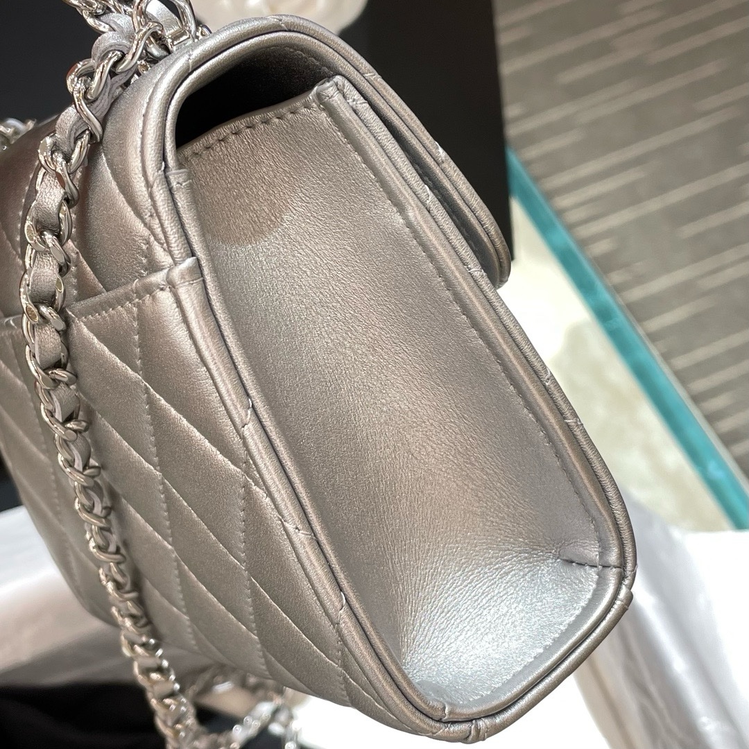 Chanel 23P Small Kelly Silver - Image 7