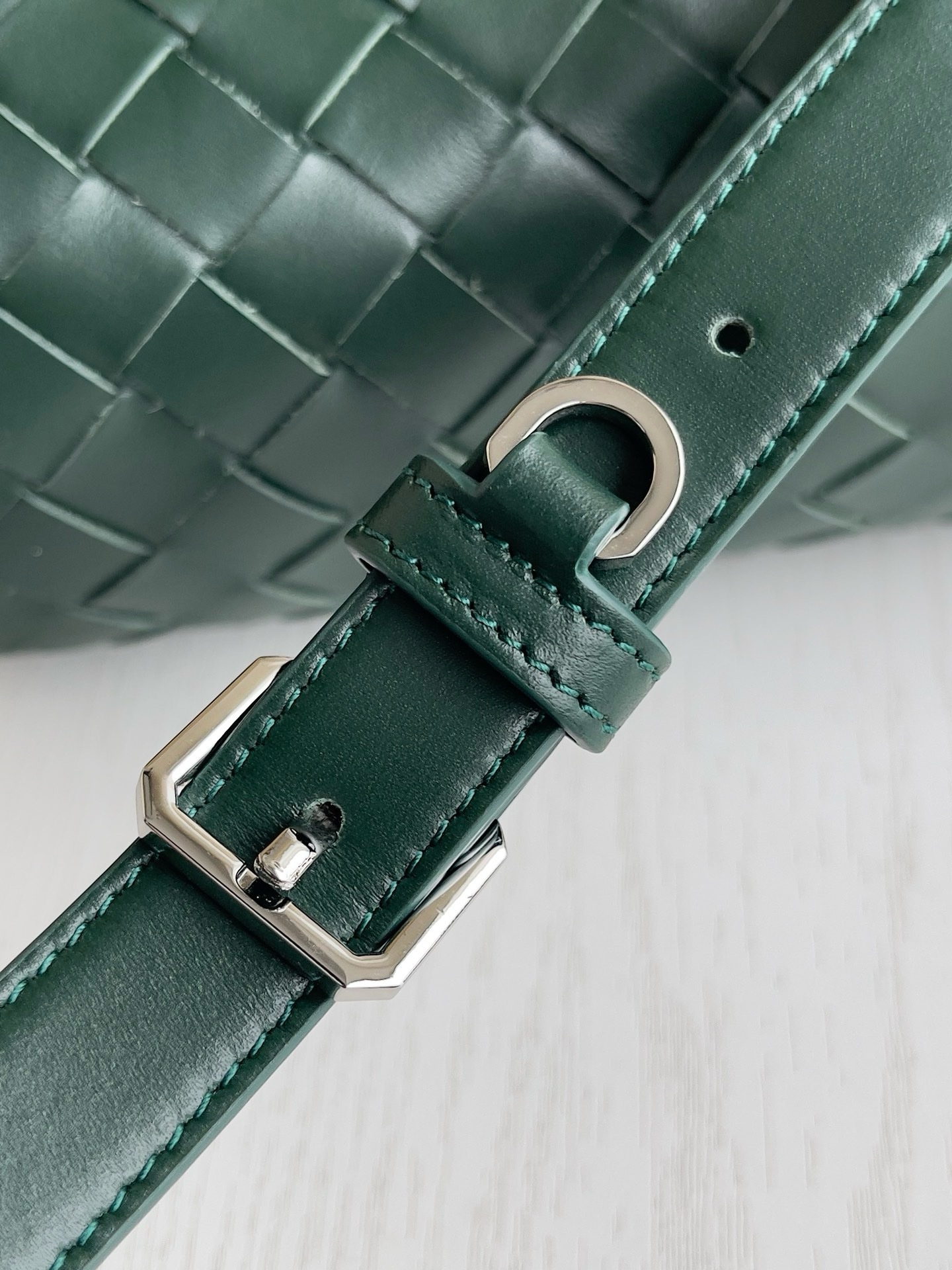 BV Intrecciato Barrel Pouch Crossbody Bag - Image 6