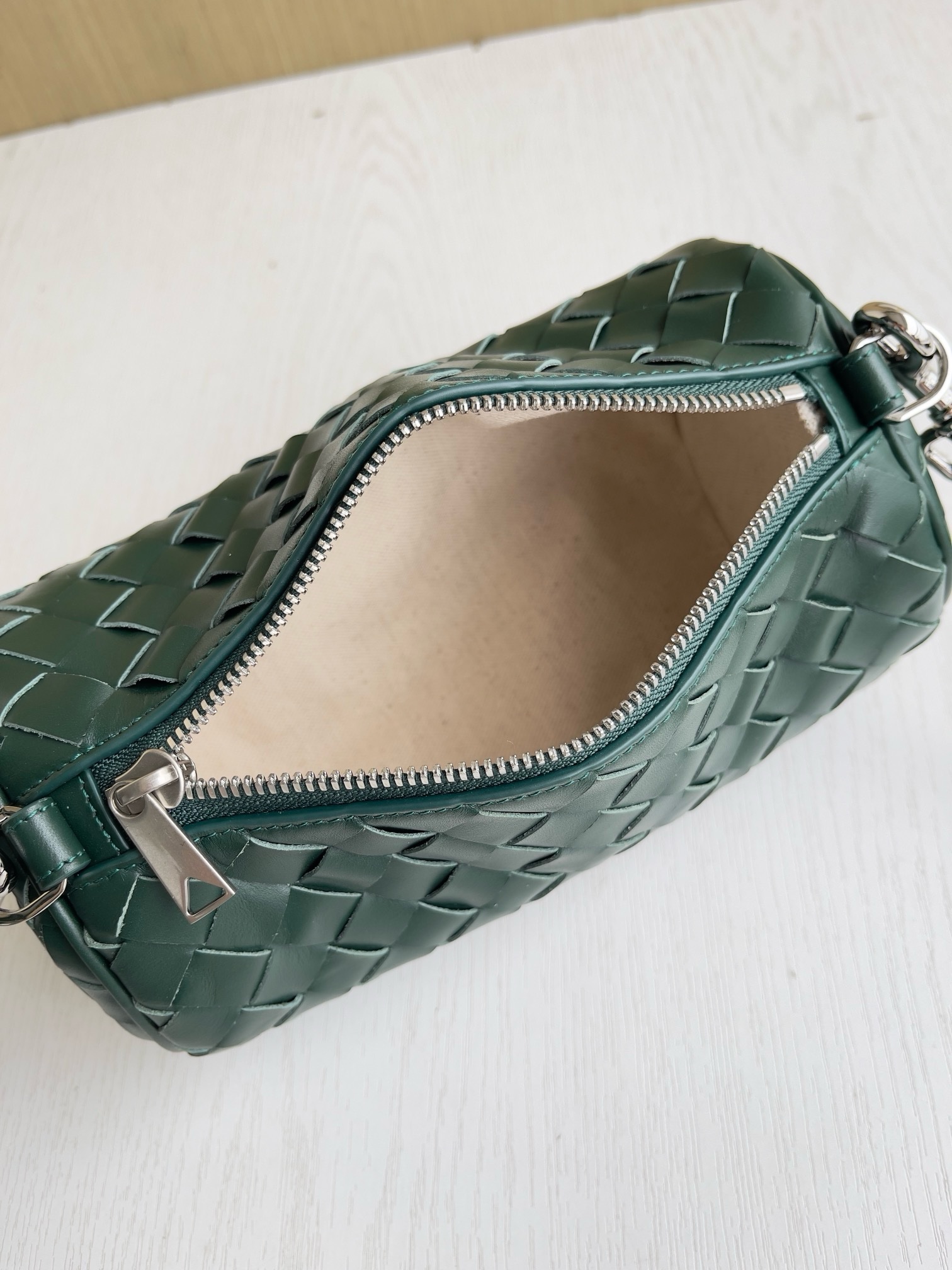 BV Intrecciato Barrel Pouch Crossbody Bag - Image 9