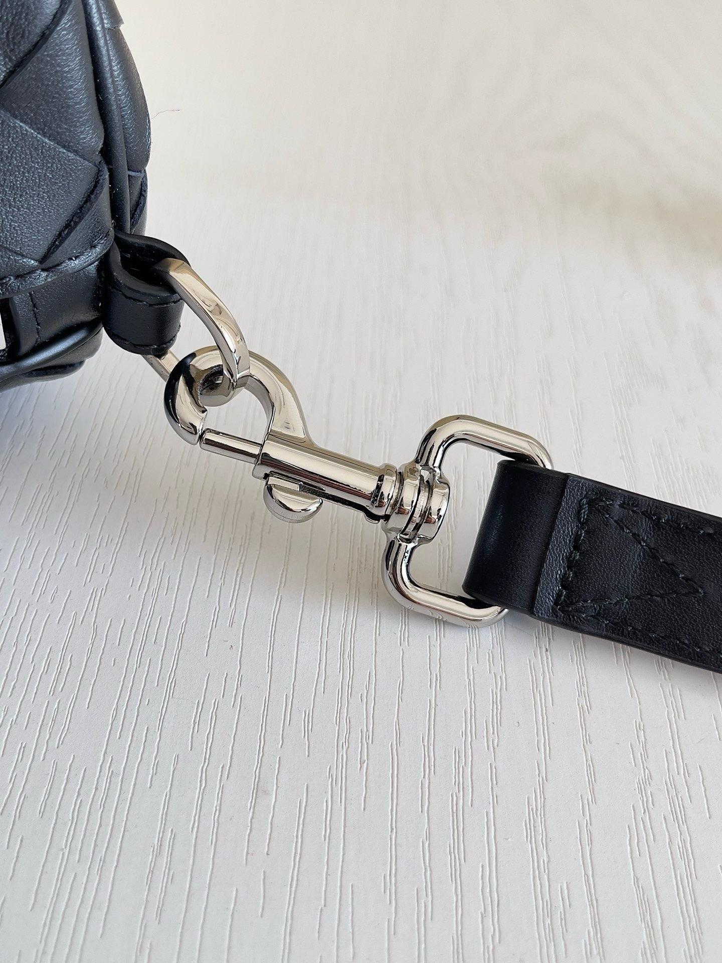 BV Intrecciato Barrel Pouch Crossbody Bag - Image 6