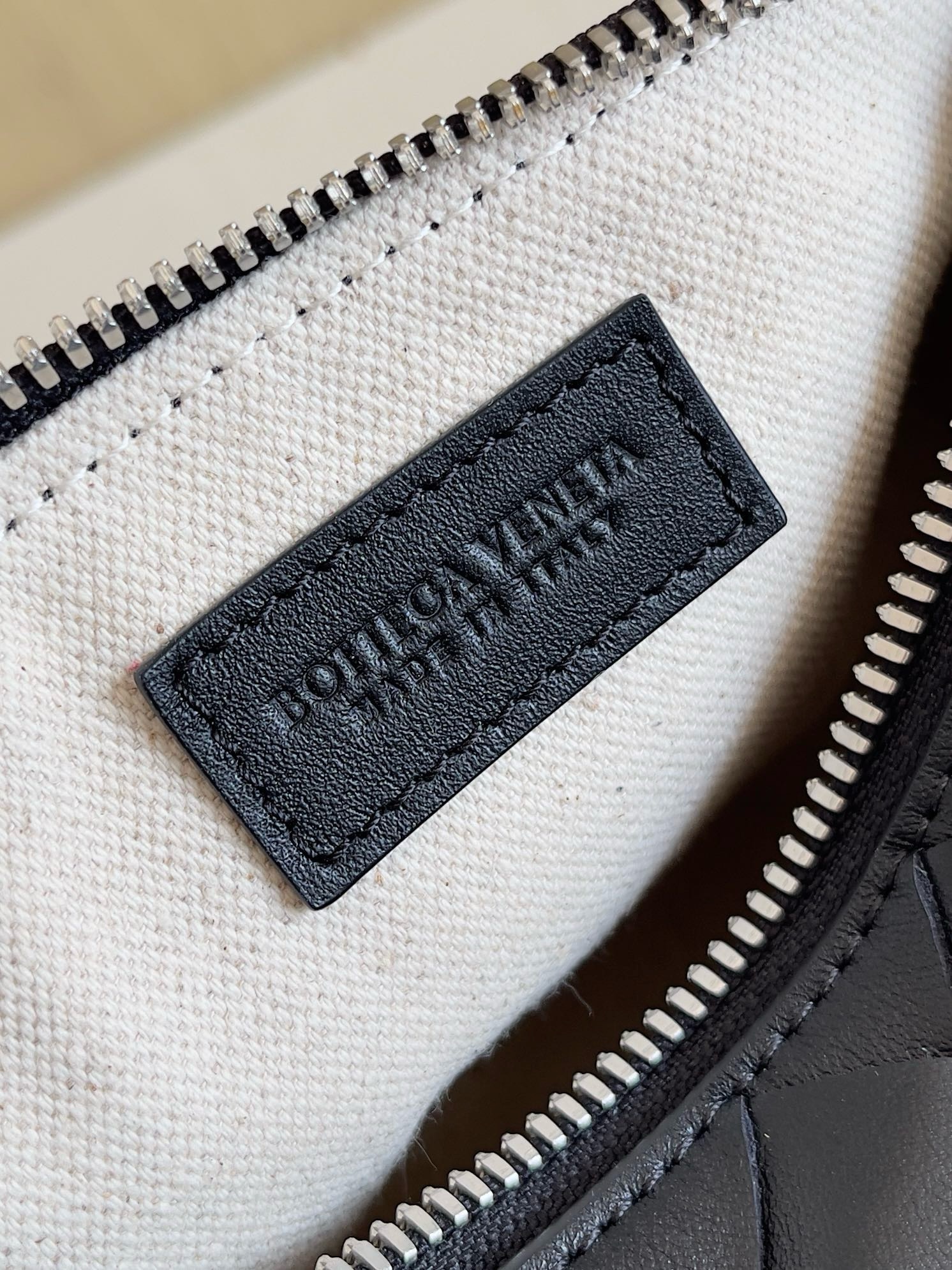 BV Intrecciato Barrel Pouch Crossbody Bag - Image 9