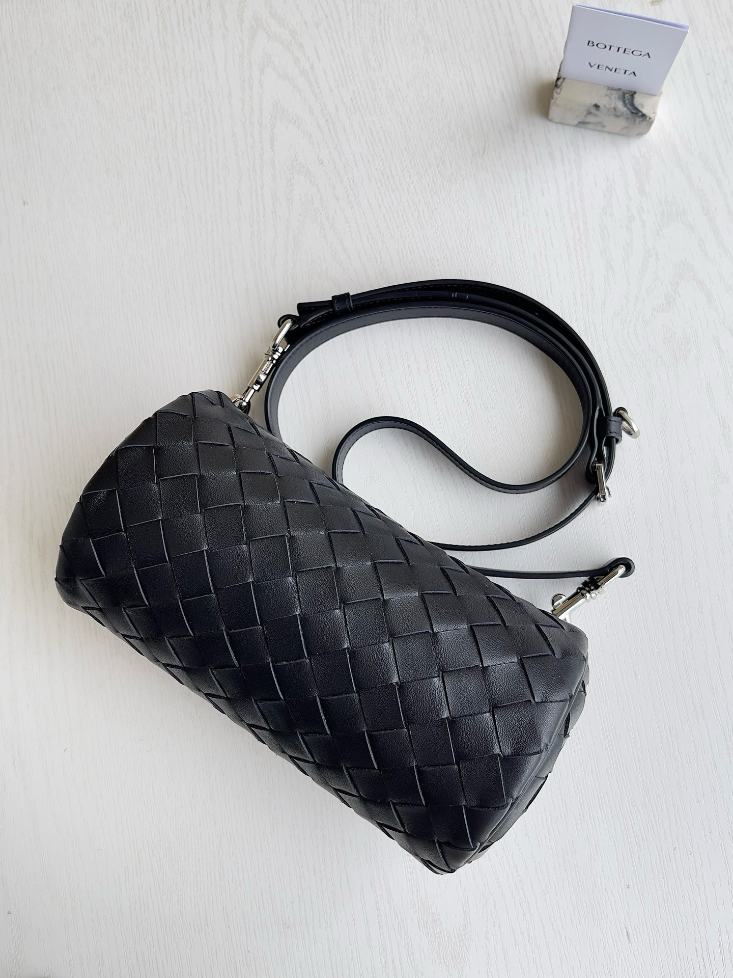 BV Intrecciato Barrel Pouch Crossbody Bag - Image 4