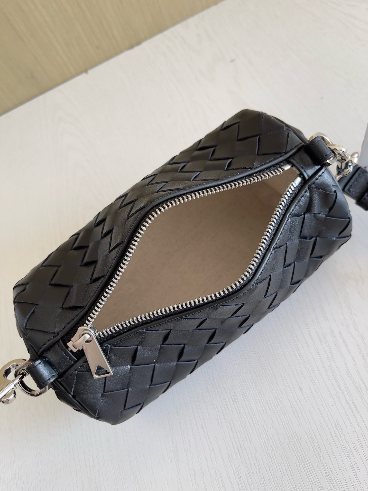 BV Intrecciato Barrel Pouch Crossbody Bag - Image 5