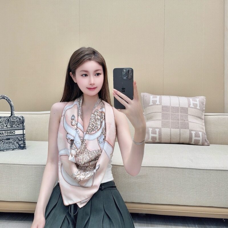 LV Precious Dragon 90x90cm 100% Silk