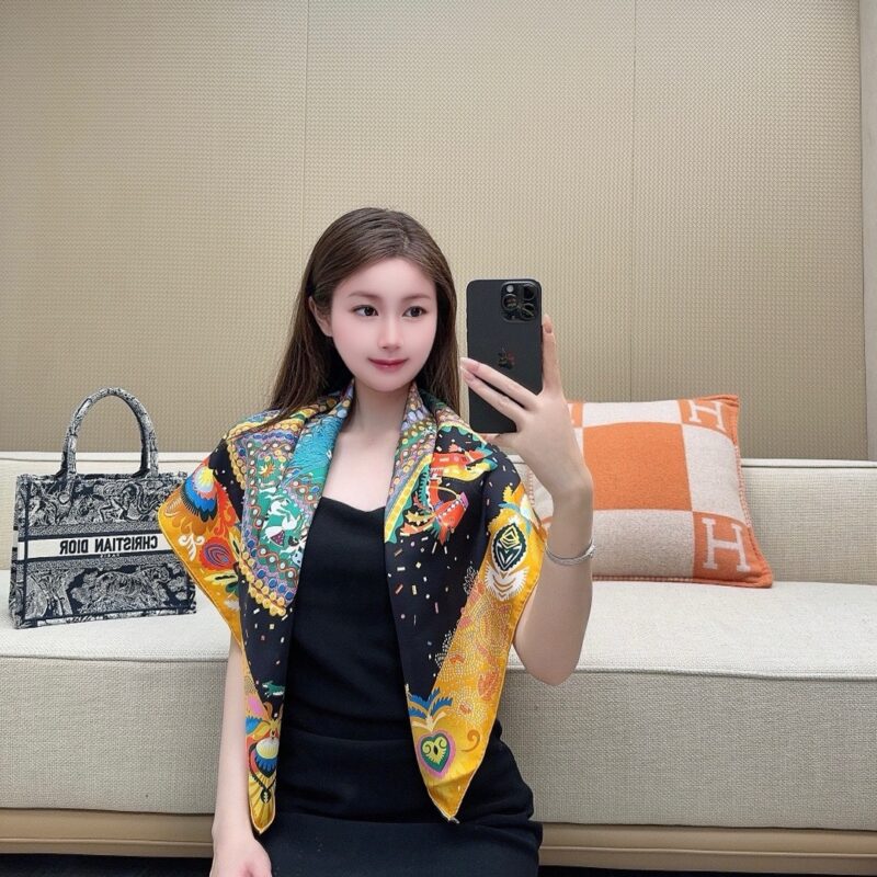 Hermès Chinese Costume Scarf 90x90cm 100% Silk
