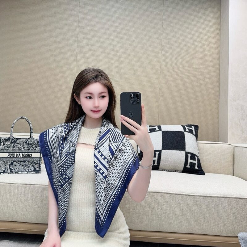 Hermès Zigzag Saddle Scarf 90x90cm 100% Silk