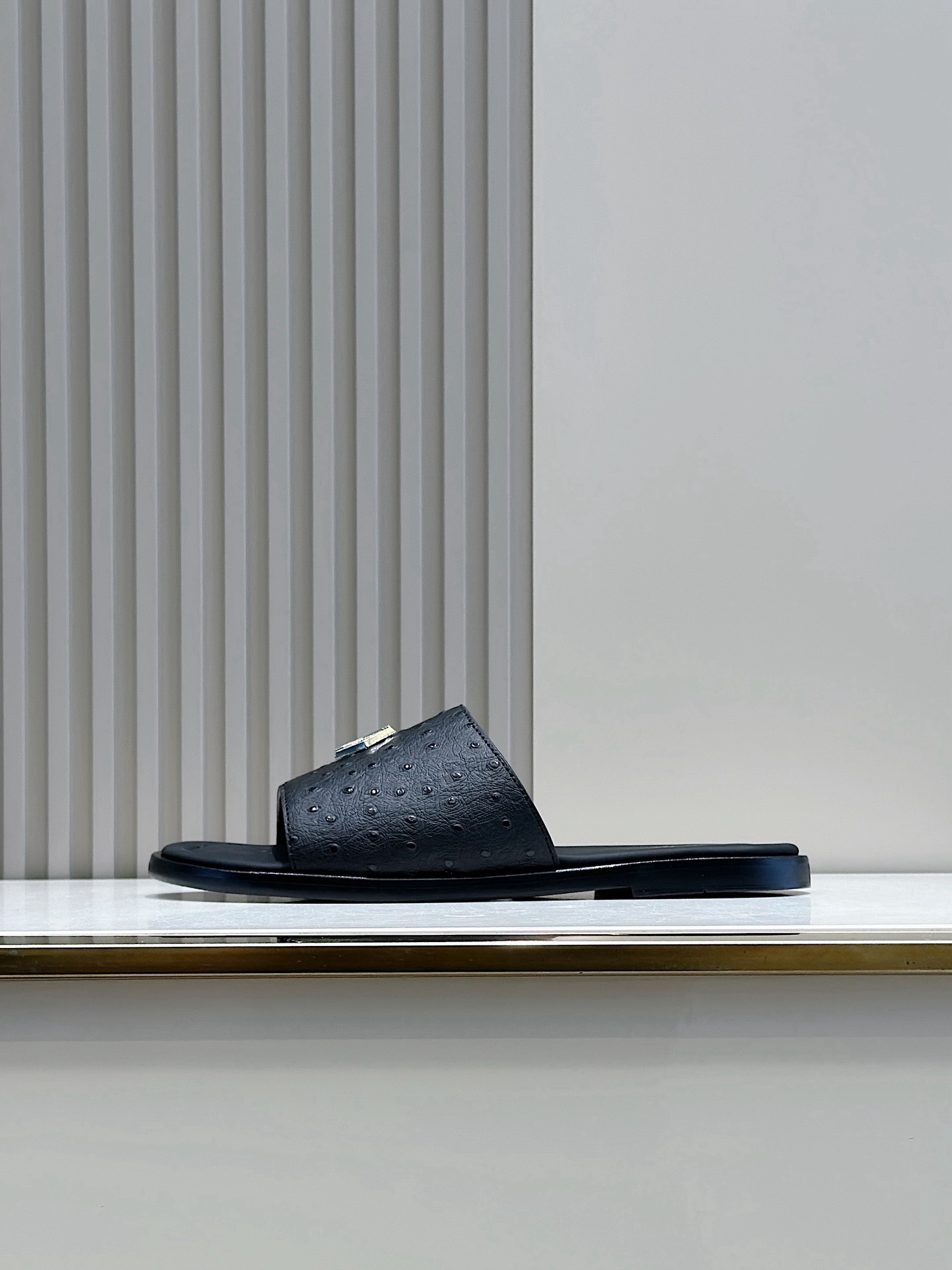 img_4231 Dior Alias Men's Leather Slippers - Image 1