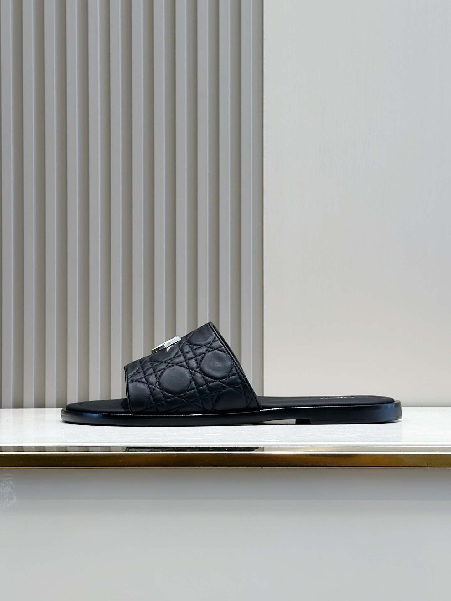 img_4258 Dior Alias Men's Leather Slippers - Image 1