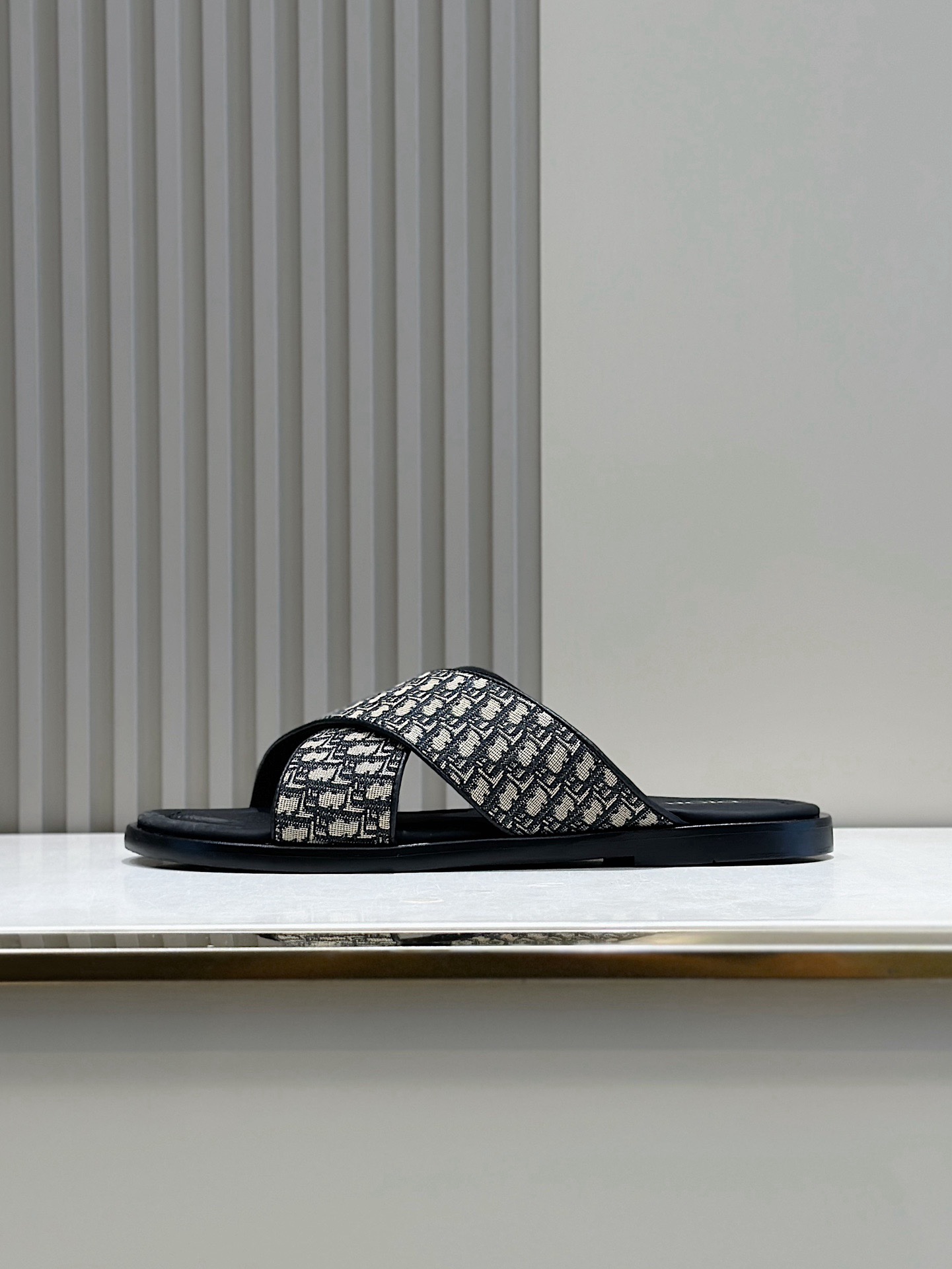 img_4357 Dior Alias Men's Leather Slippers - Image 1