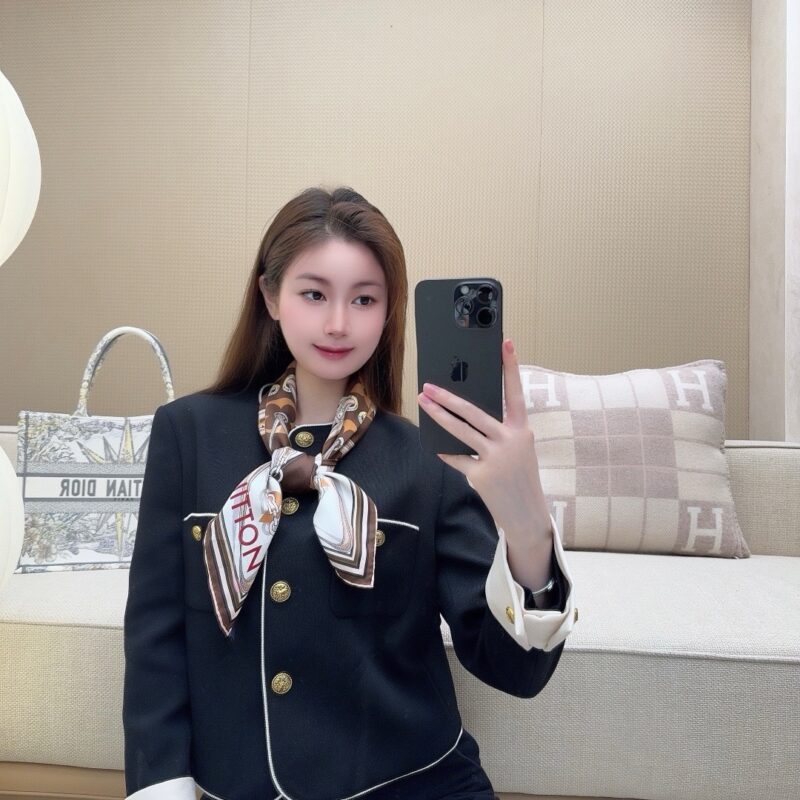 LV Ultimate Monogram 90x90cm 100% Silk