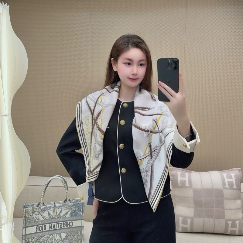 LV Ultimate Monogram 90x90cm 100% Silk