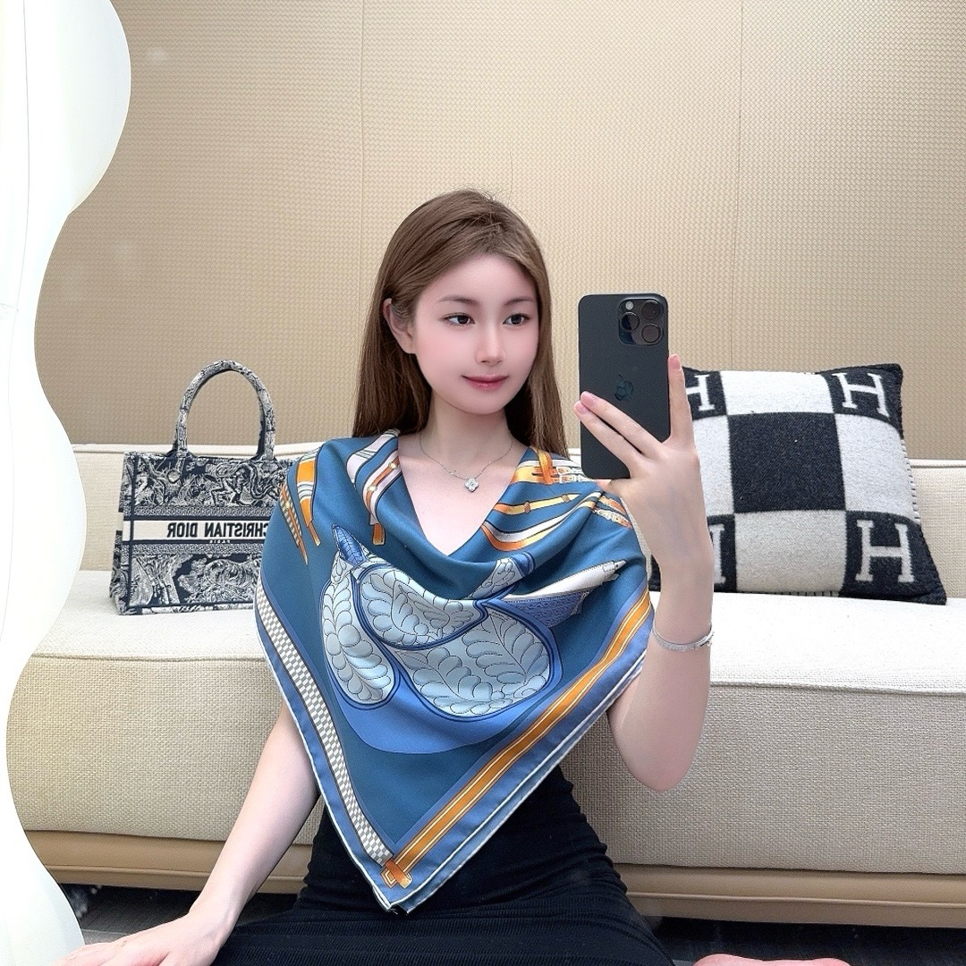 img_6938 Hermès Equestrian Key 90х90cm 100% Silk - Image 1