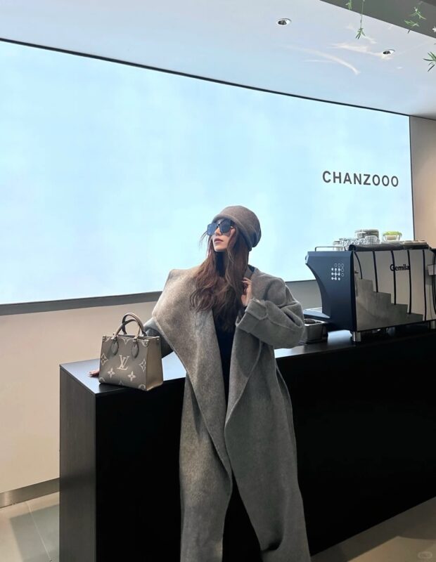 Louis Vuitton Onthego PM Tote Bag