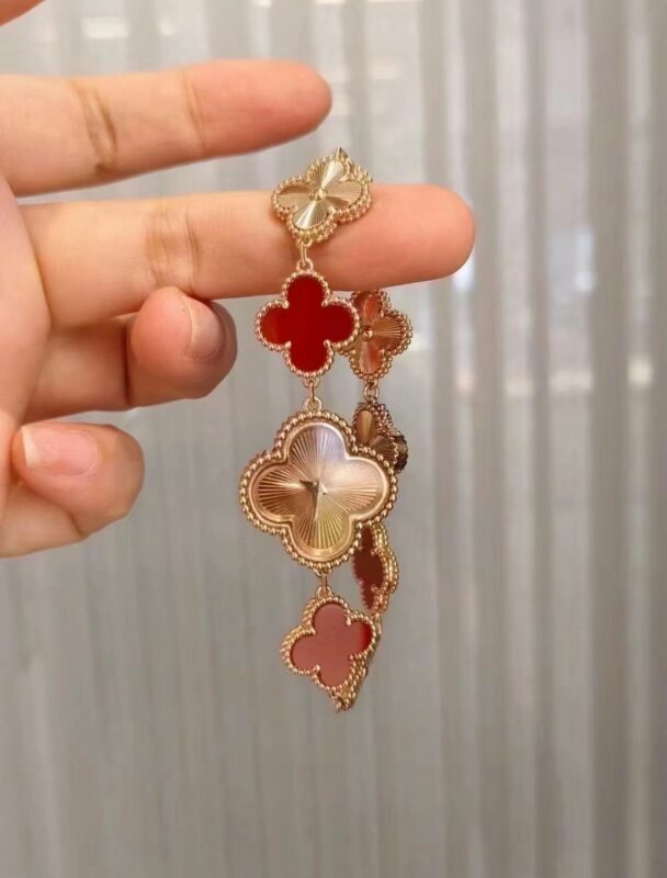 Van Cleef & Arpels – Sweet Alhambra Watch