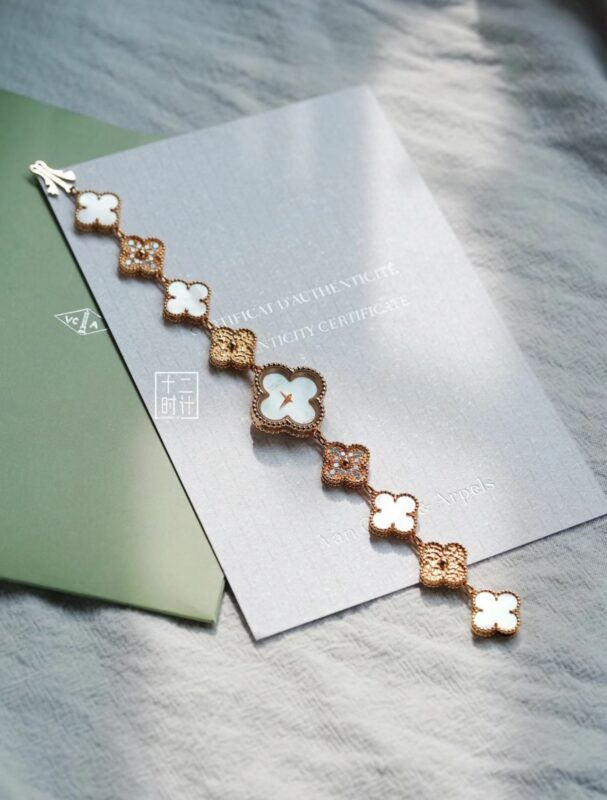 Van Cleef & Arpels – Sweet Alhambra Watch