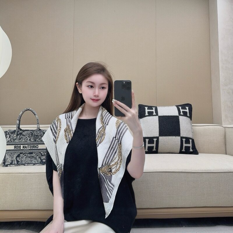 Fendi Pearl Knot 90x90cm 100% Silk