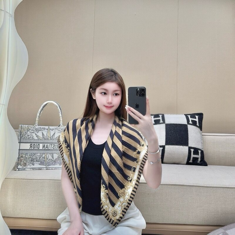 Fendi Palace Rome 90x90cm 100% Silk