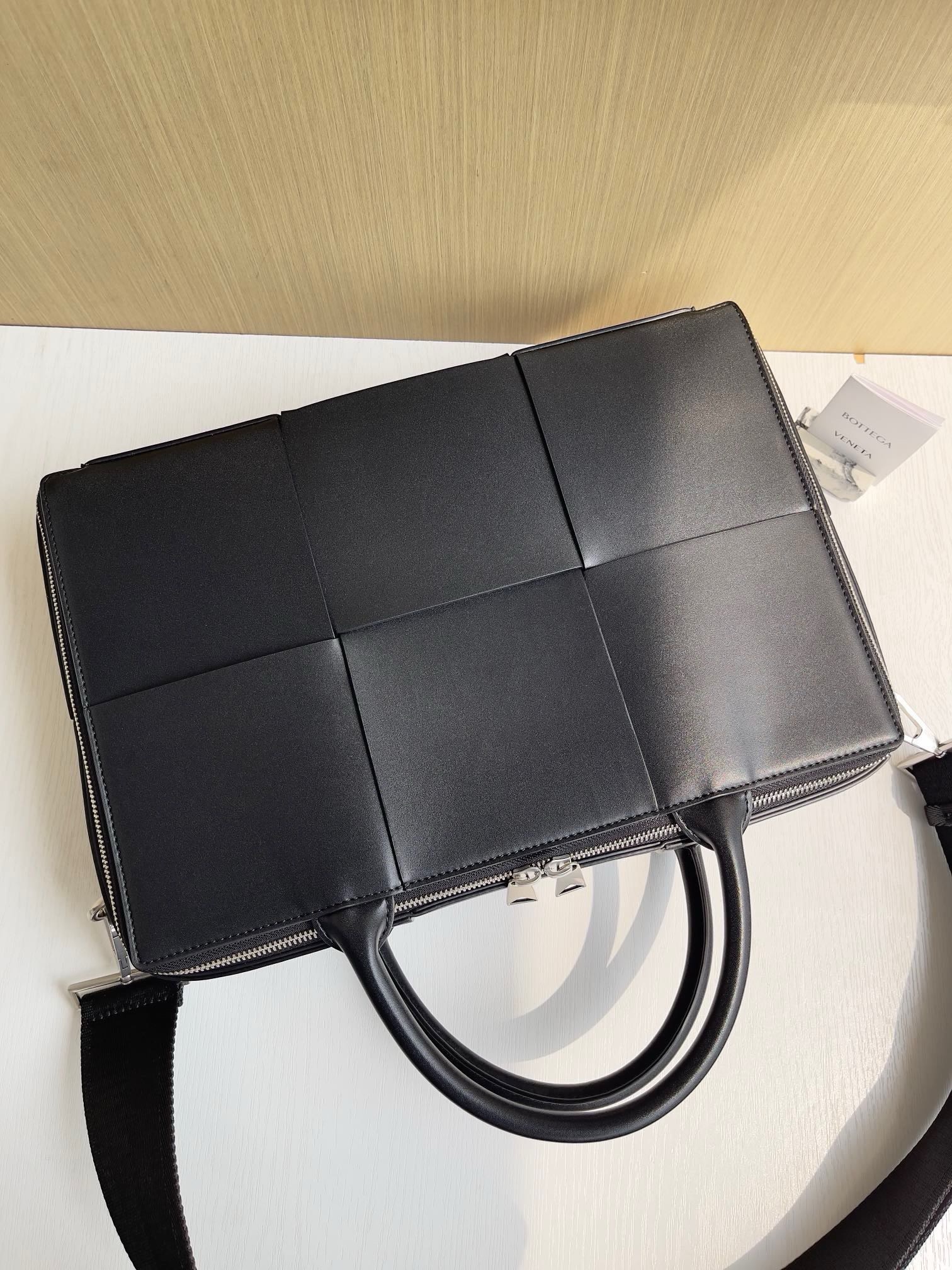 Bottega Veneta Bag - Image 9