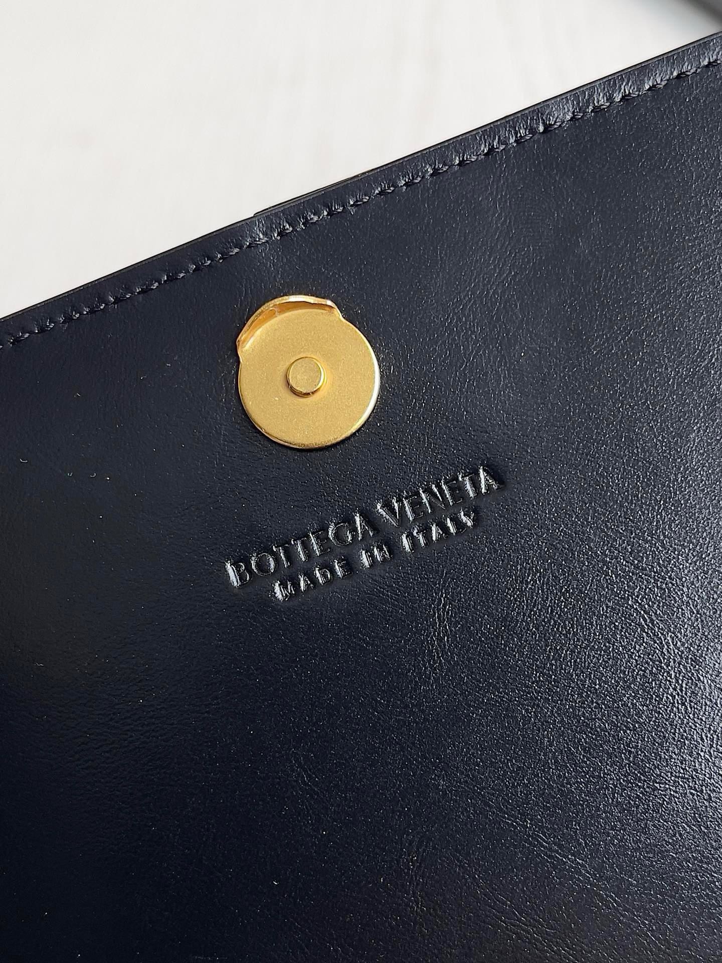 Bottega Veneta Bag - Image 7