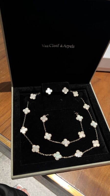 VCA Mother of Pearl 18k Gold Set
