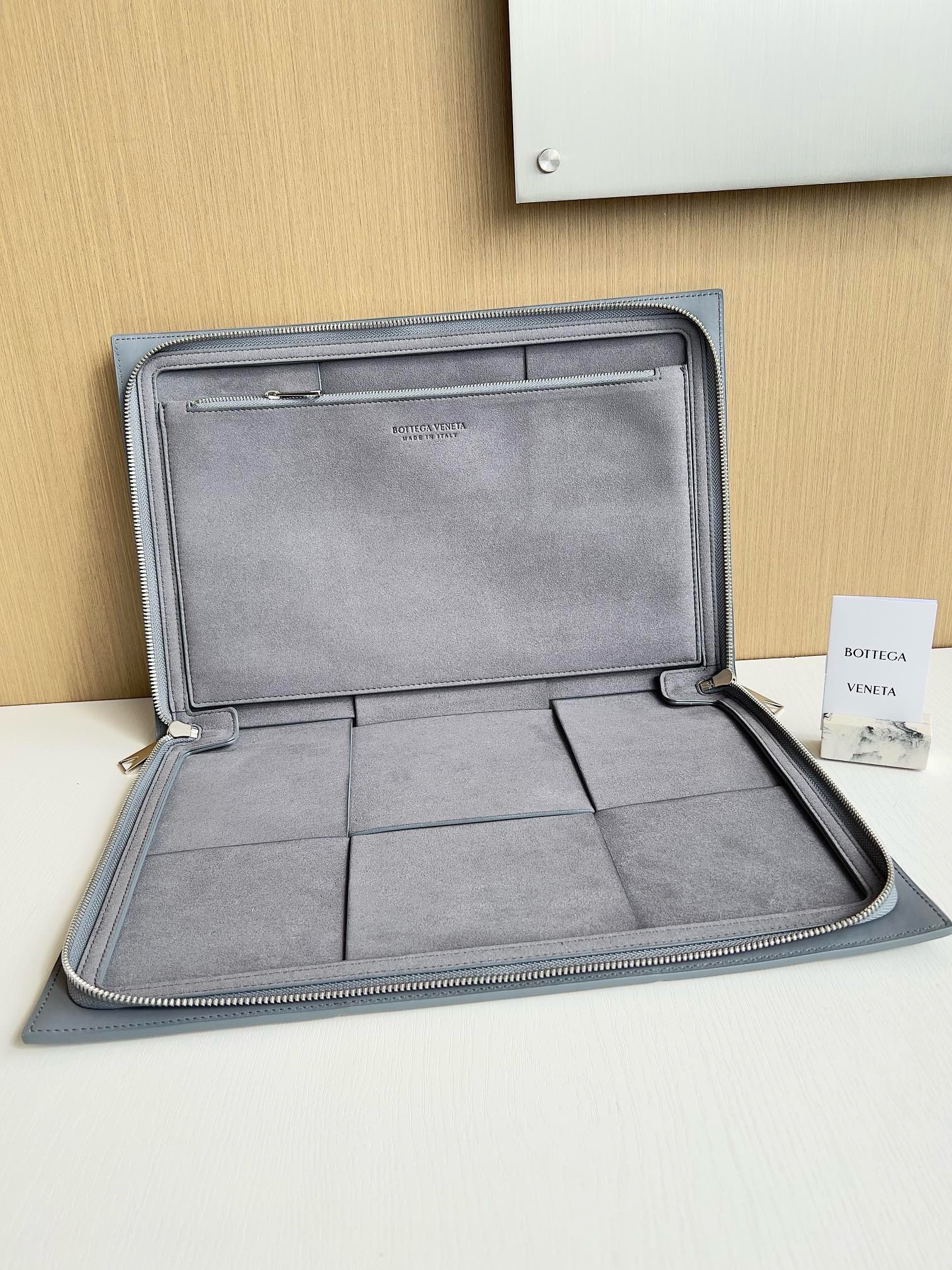 Bottega Veneta Cassette - Image 6