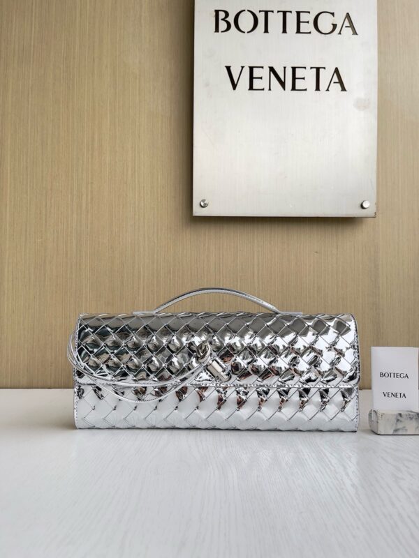 Bottega Veneta Andiamo clutch