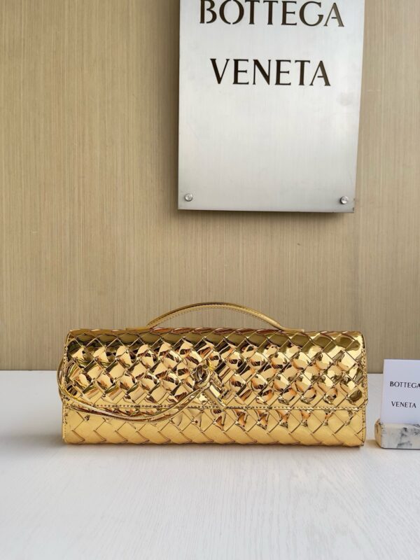 Bottega Veneta Andiamo clutch