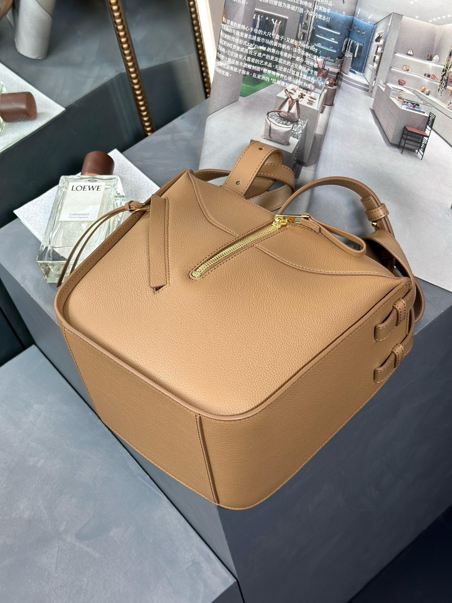 Loewe Hammock Handbag - Image 4