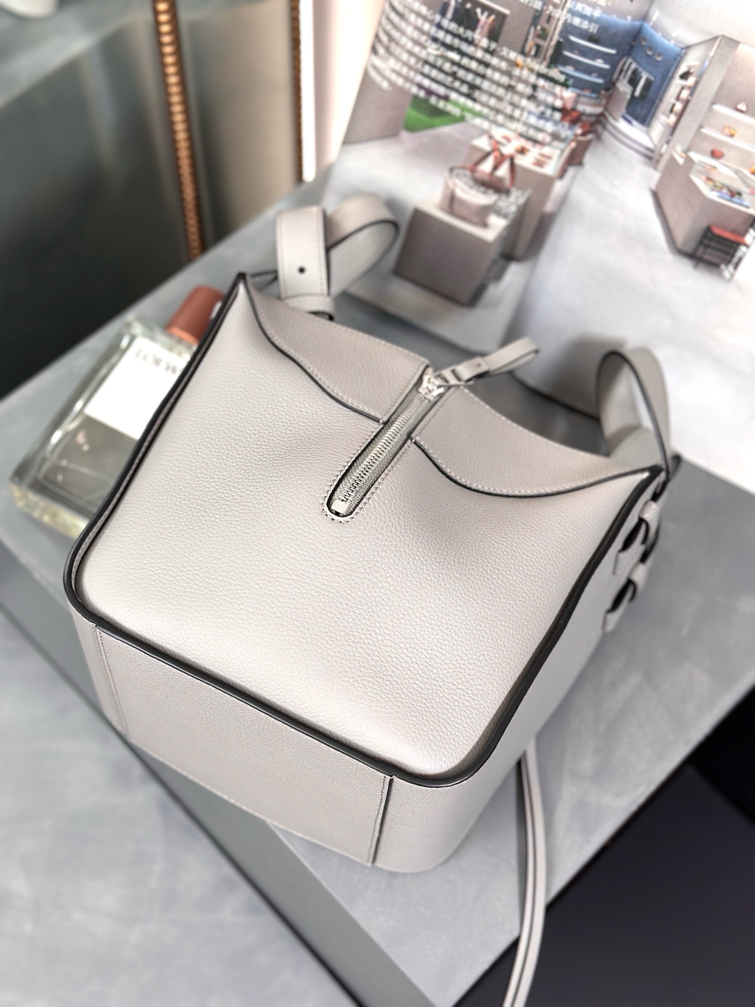 Loewe Hammock Handbag - Image 6