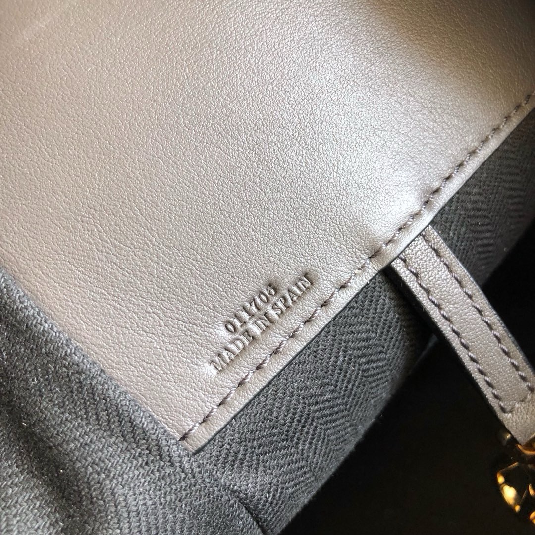 Loewe Hammock Handbag 29cm - Image 9