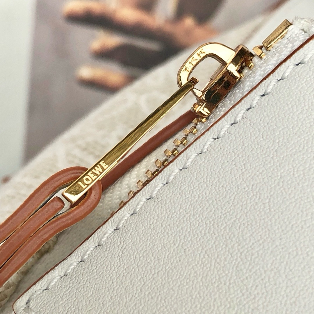 Loewe Hammock Handbag 29cm - Image 6