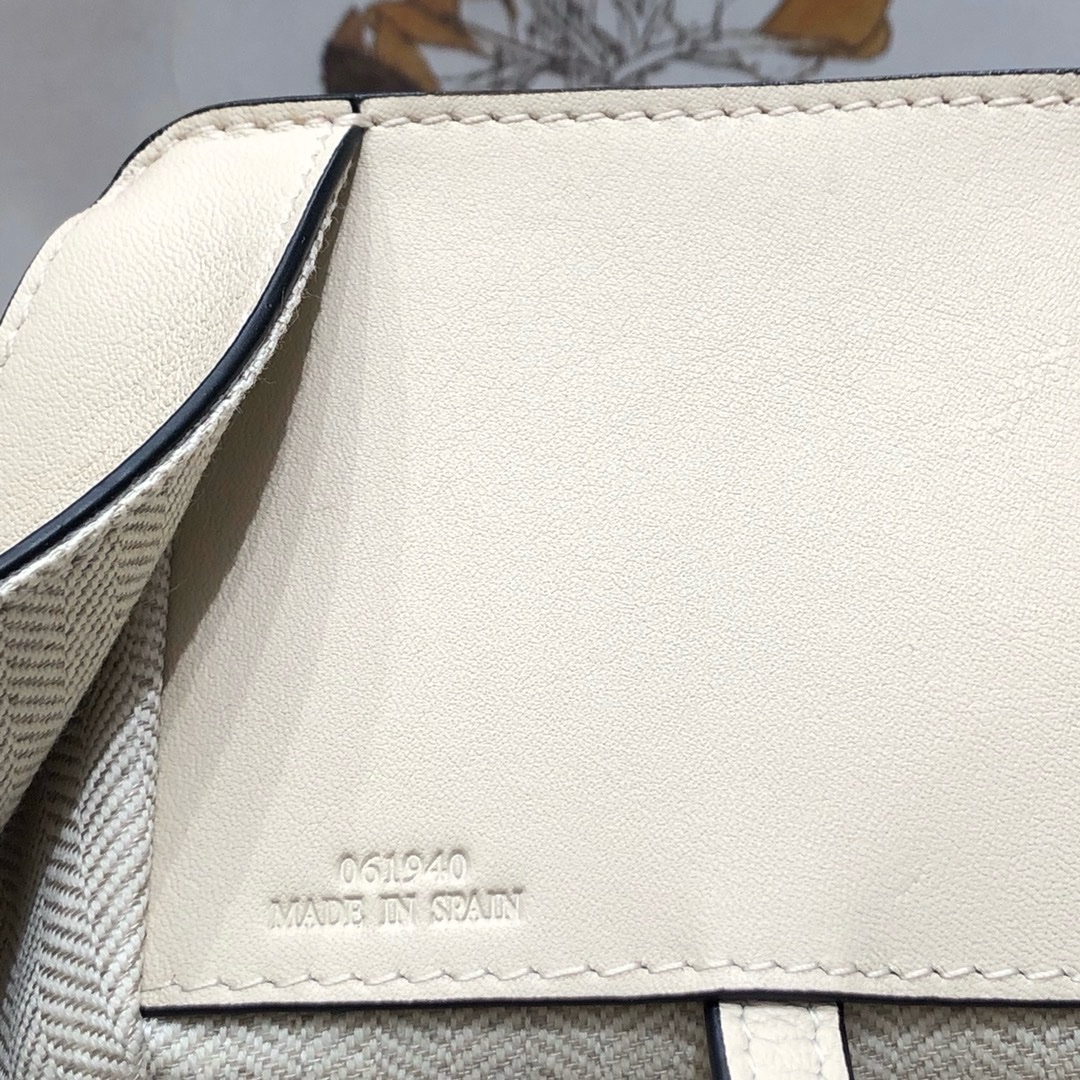 Loewe Hammock Handbag 29cm - Image 8