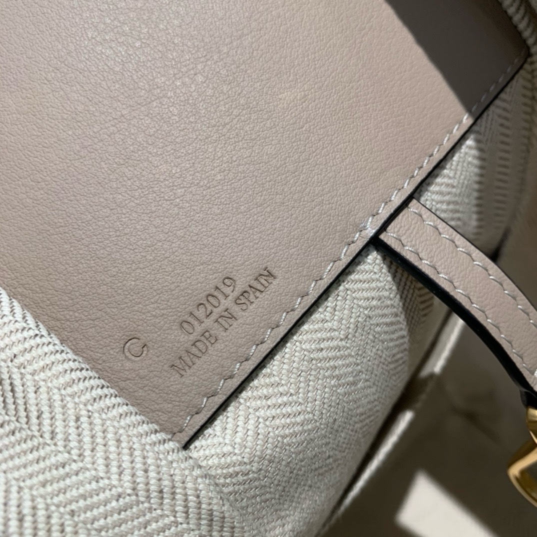 Loewe Hammock Handbag 29cm - Image 9