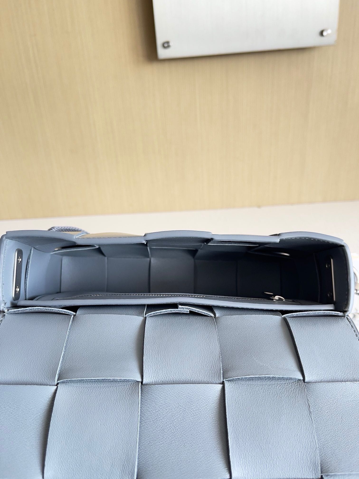 Bottega Veneta CASSETTE - Image 8