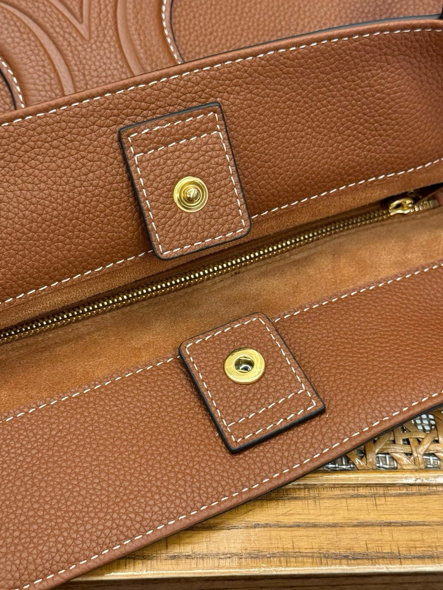 Celine Cabas - Image 8