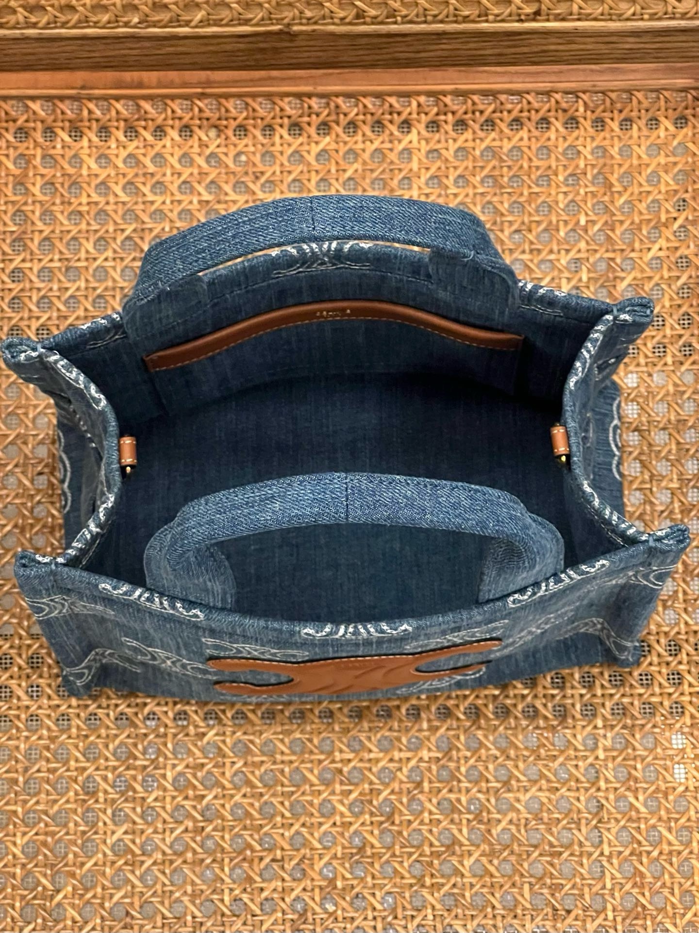 Celine Triomphe - Image 7