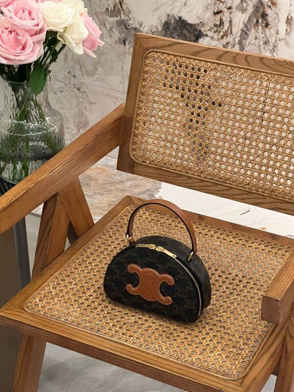 Celine Half Moon Case Cuir Triomphe