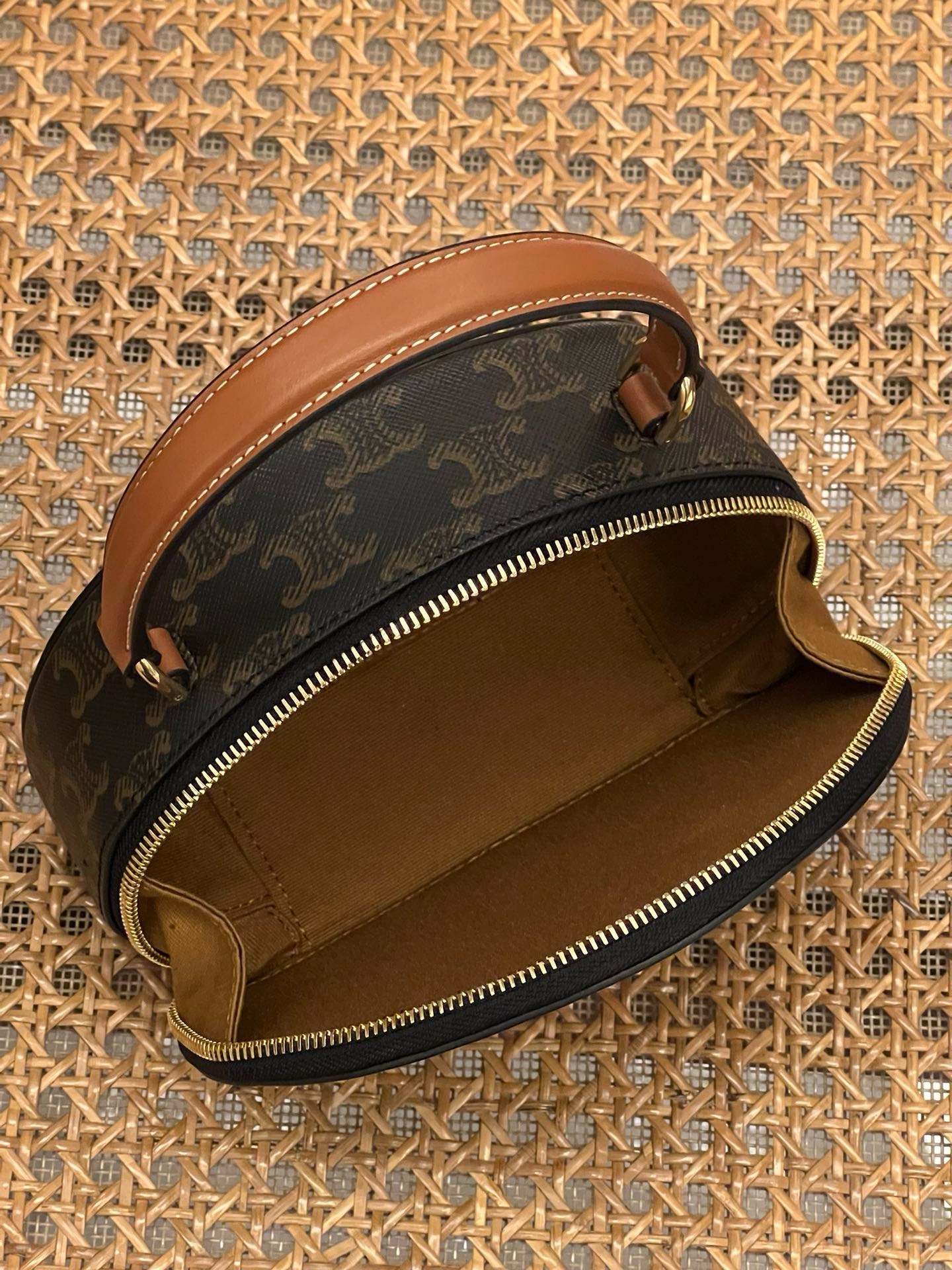 Celine Half Moon Case Cuir Triomphe - Image 5