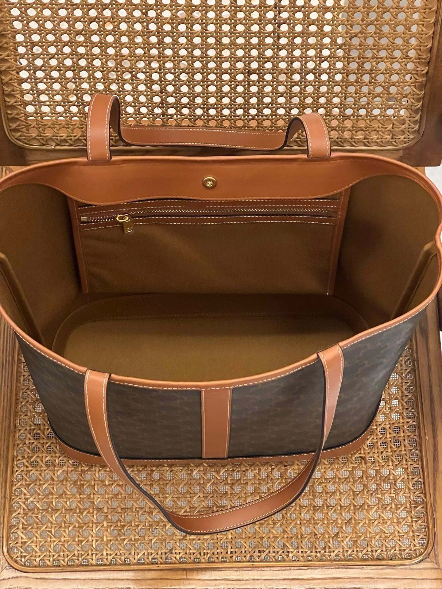 Celine Triomphe - Image 7