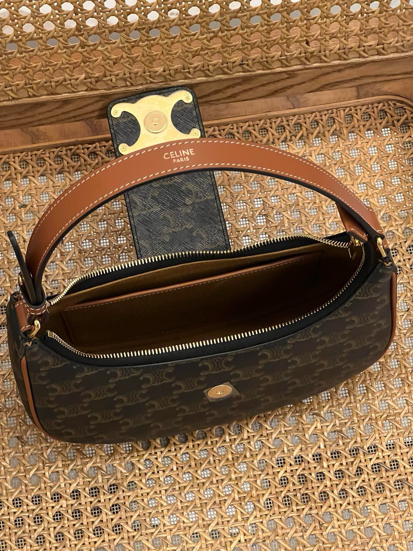 Celine Ava - Image 7