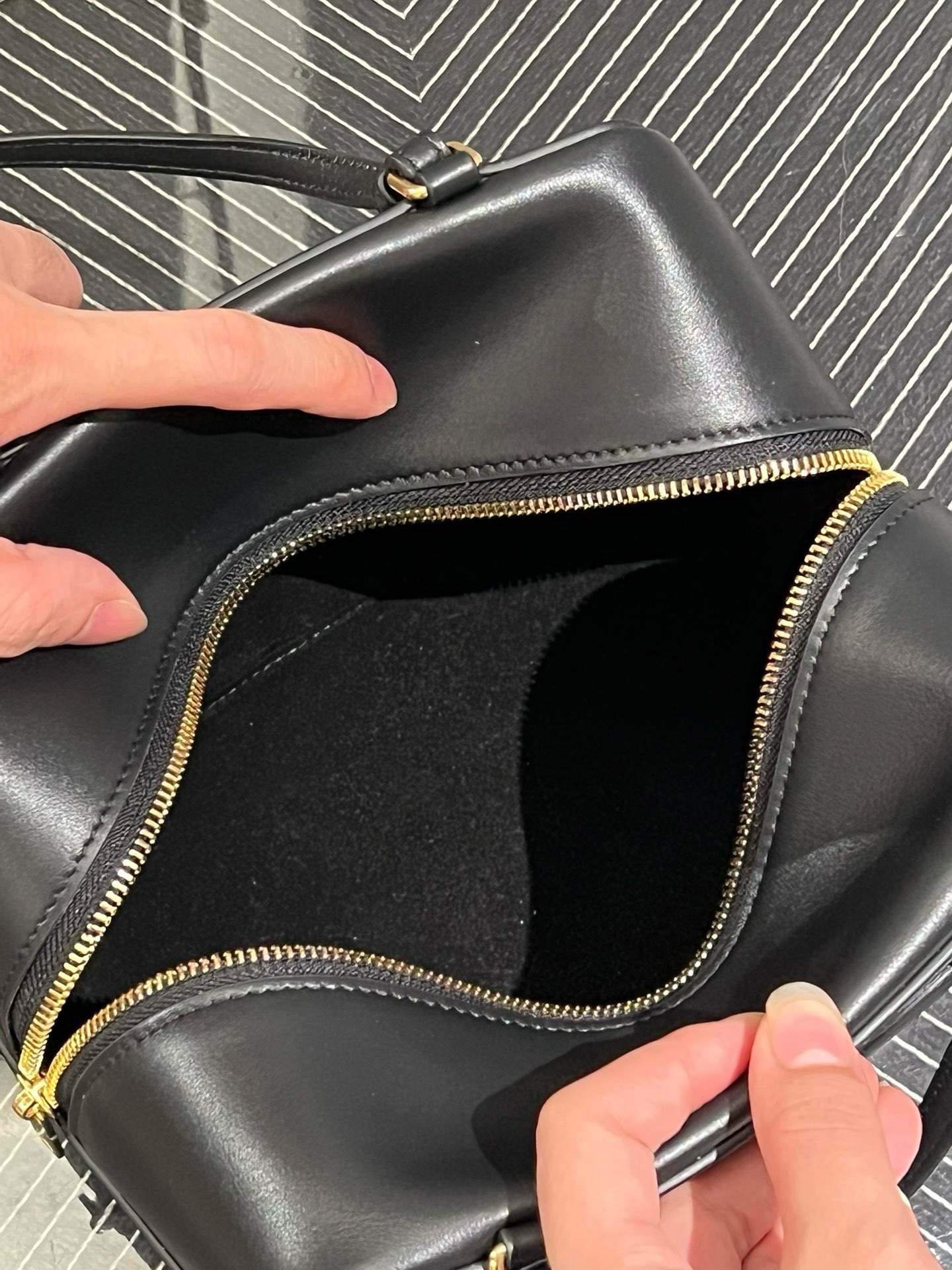 Celine Triomphe Handbag - Image 5