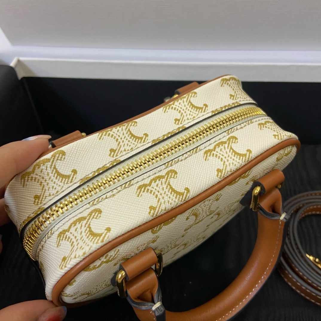 Celine Triomphe - Image 4