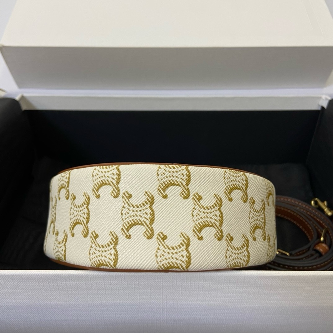 Celine Triomphe - Image 5