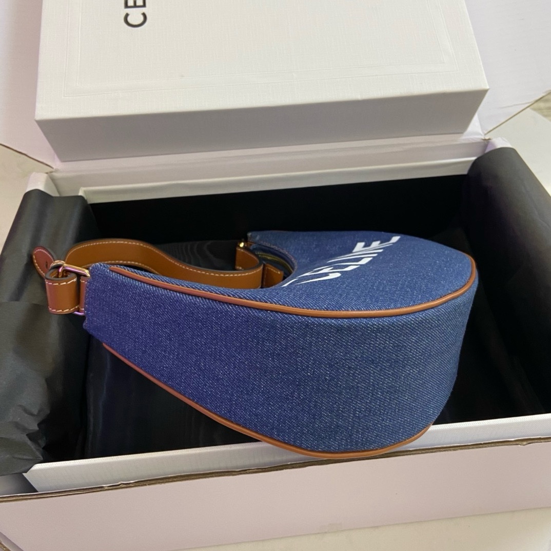 Celine Ava - Image 7